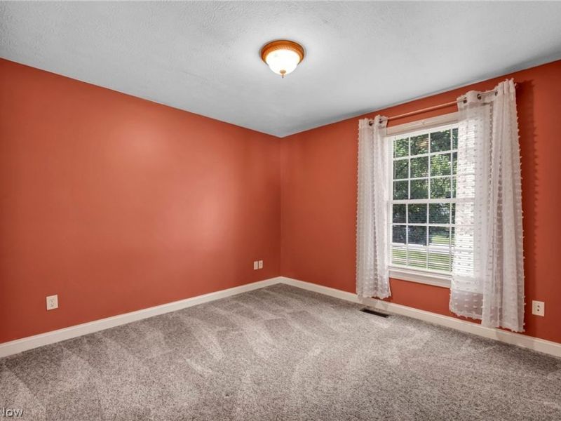 690 Grantwood Avenue, Sheffield Lake, OH 44054 Photo 20
