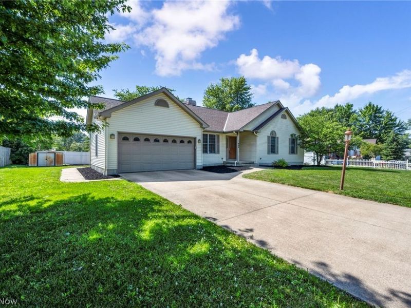 690 Grantwood Avenue, Sheffield Lake, OH 44054 Photo 3