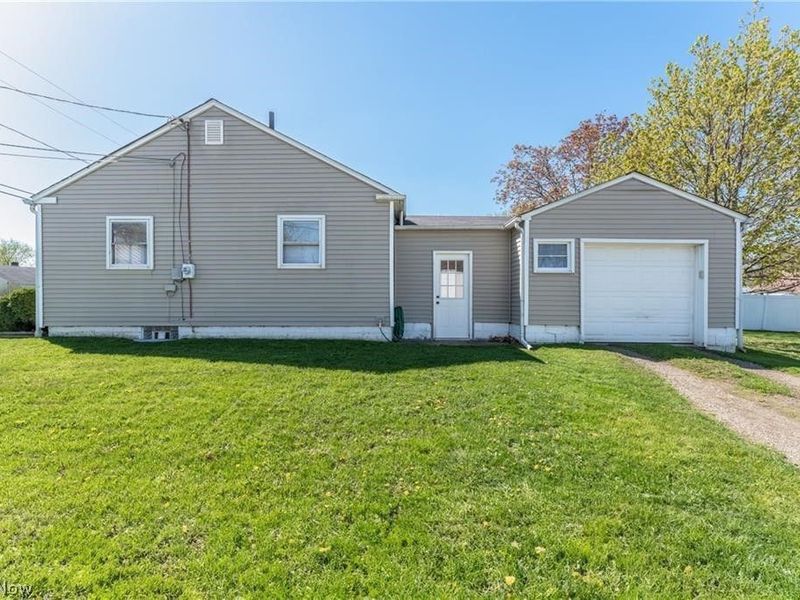 2833 Ellis Avenue NE, Canton, OH 44705 Photo 5