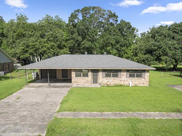 12445 Middlewood Dr, Baker, LA 70714