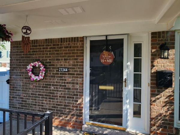 21344 E Glen Haven Circle, Northville, MI 48167