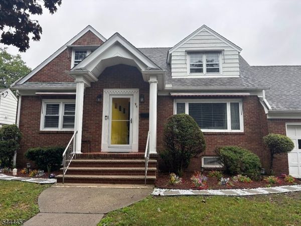 95 Alfred St, Clifton, NJ 07013