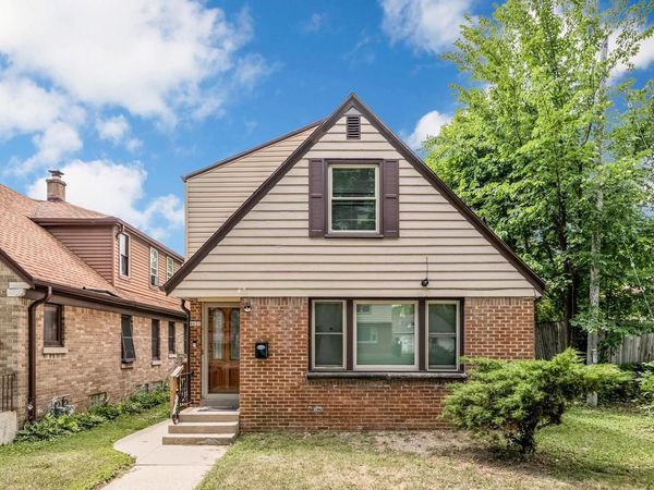 4631 W Keefe AVENUE, Milwaukee, WI 53216