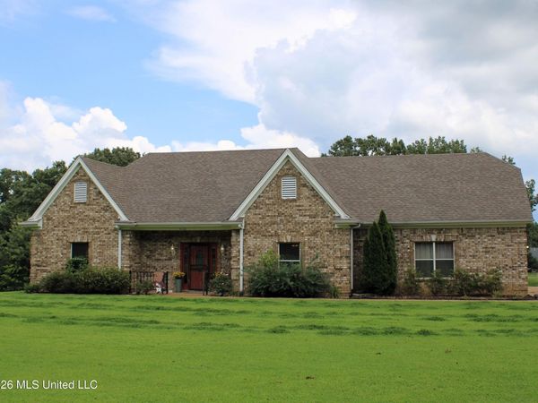 5132 Highway 305 , Hernando, MS 38632