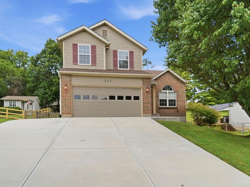 251 Fairborn Drive, Hamilton, OH 45013 Photo 2