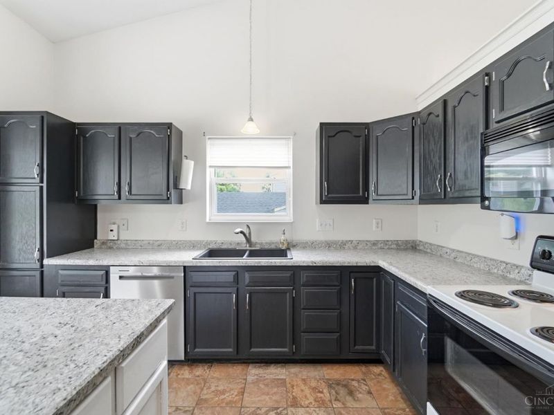 251 Fairborn Drive, Hamilton, OH 45013 Photo 7