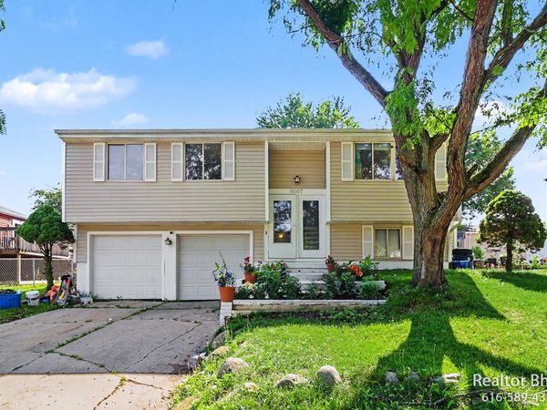 6007 Rockingham Drive, Lansing, MI 48911