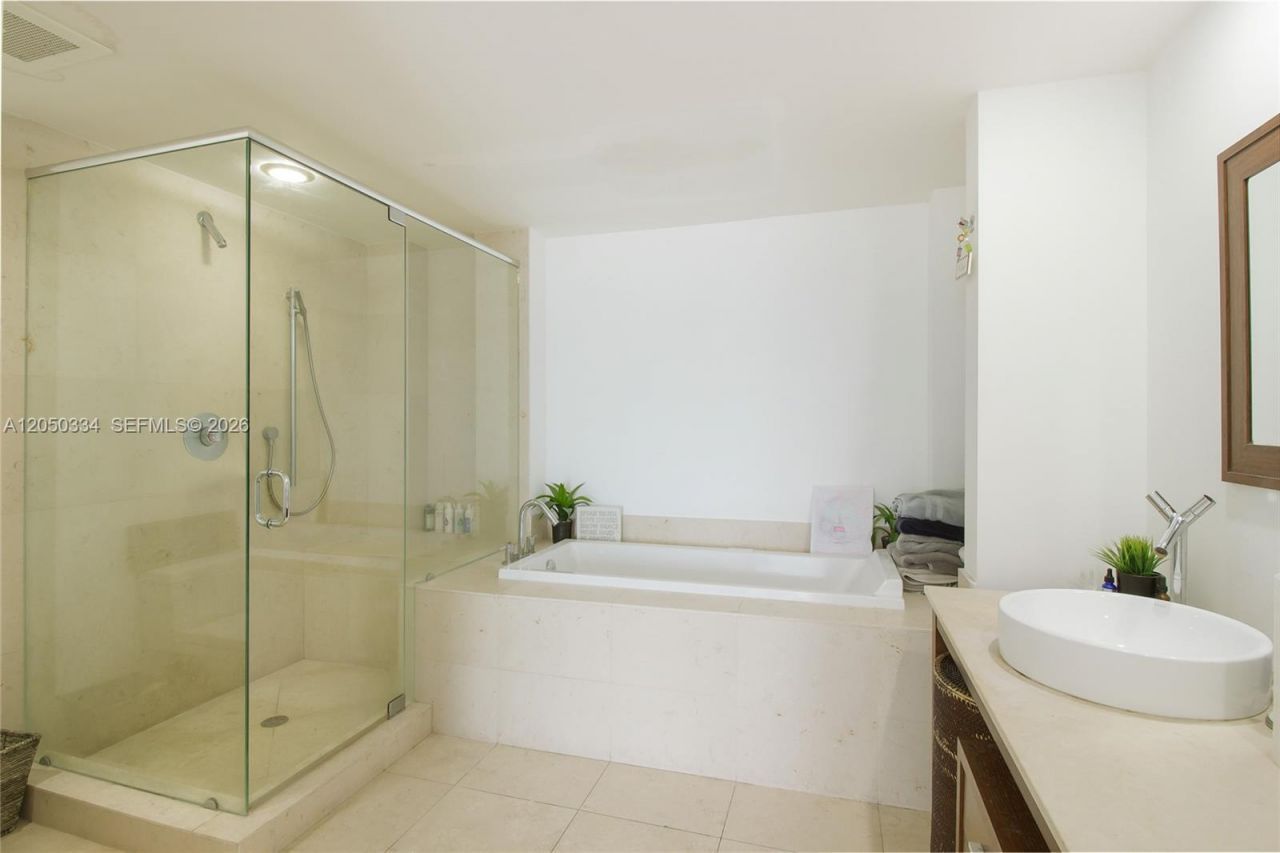 495 Brickell Ave , Unit 3803, Miami, FL 33131 Photo