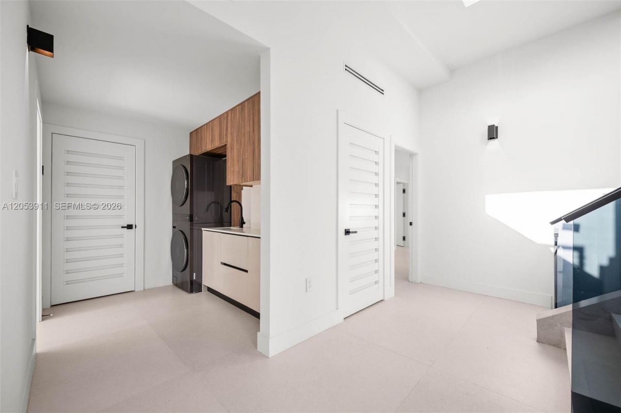 3310 Elizabeth St , Miami, FL 33133 Photo