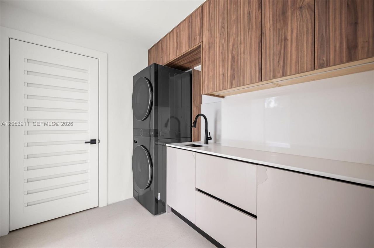 3310 Elizabeth St , Miami, FL 33133 Photo