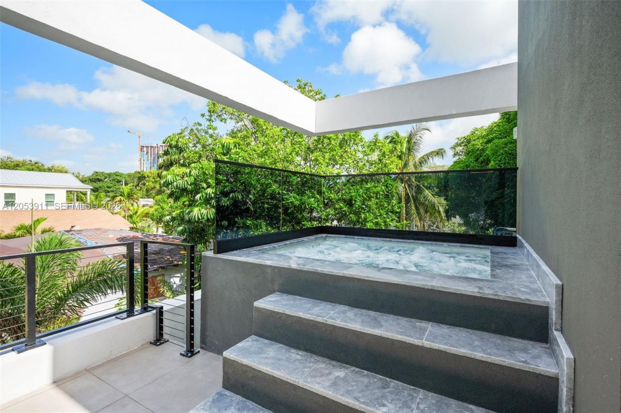 3310 Elizabeth St , Miami, FL 33133 Photo