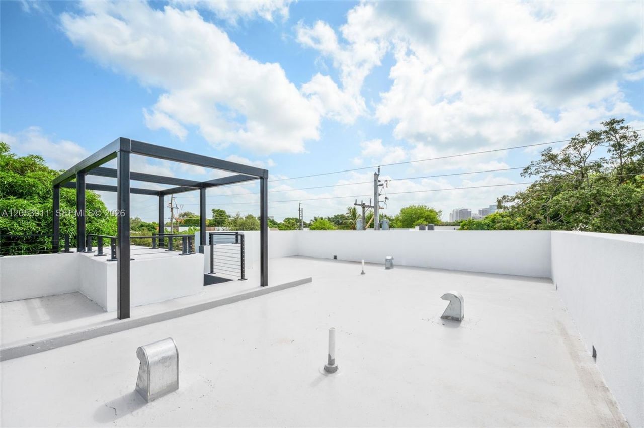 3310 Elizabeth St , Miami, FL 33133 Photo