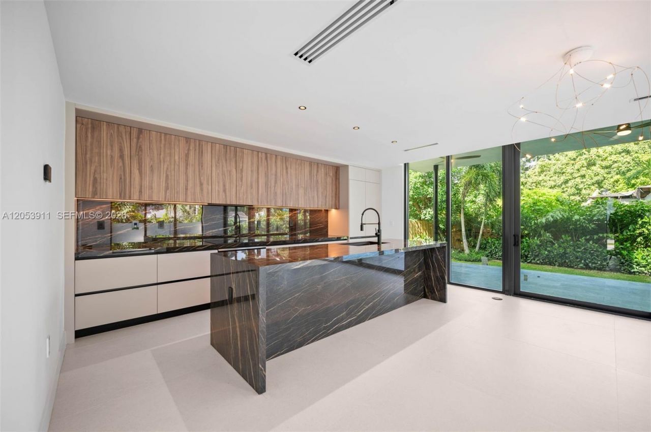 3310 Elizabeth St , Miami, FL 33133 Photo