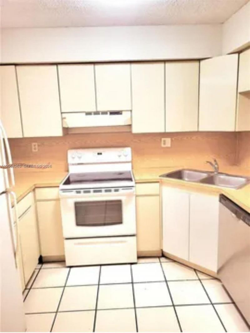 5765 W 25th Ct , Unit 211, Hialeah, FL 33016 Photo
