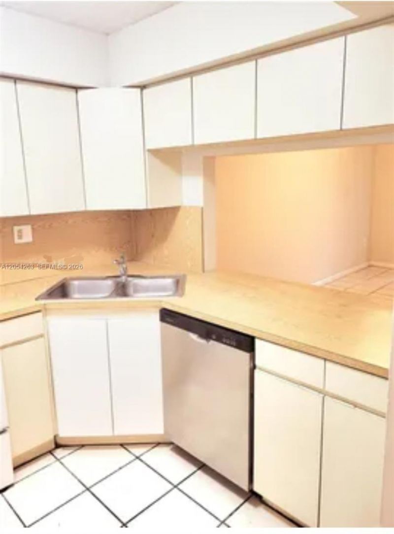 5765 W 25th Ct , Unit 211, Hialeah, FL 33016 Photo