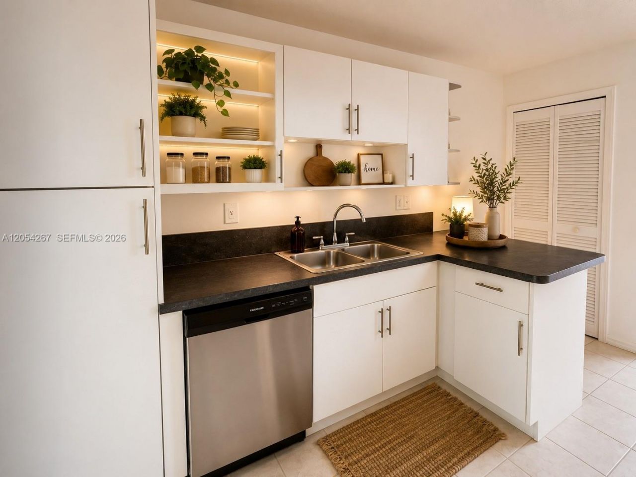5810 W 18th Ln, Unit 101, Hialeah, FL 33012 Photo