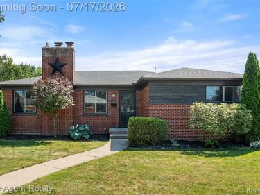 21541 Pallister Street, St. Clair Shores, MI 48080