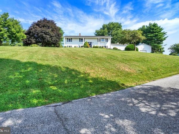 6043 WOODS ROAD, STEWARTSTOWN, PA 17363