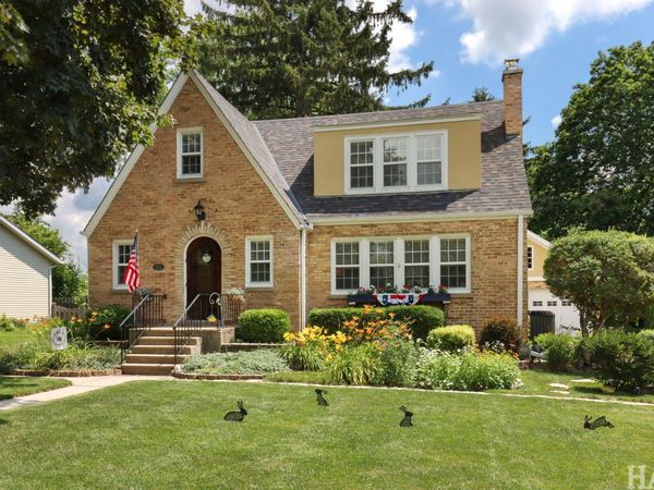 621 PARKWAY Avenue , Antioch, IL 60002