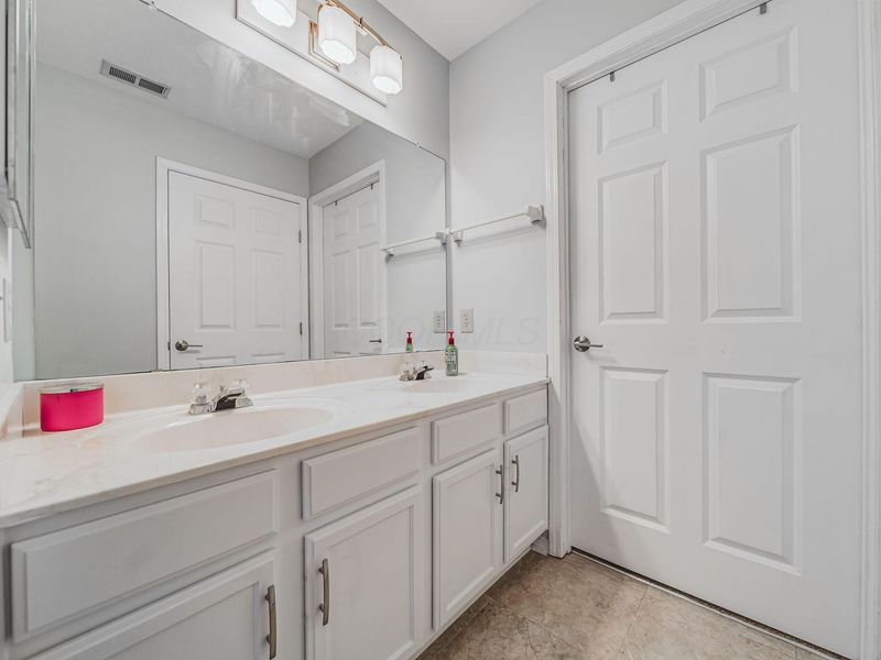 4075 Chennin Drive, Unit 9, Columbus, OH 43230 Photo 24