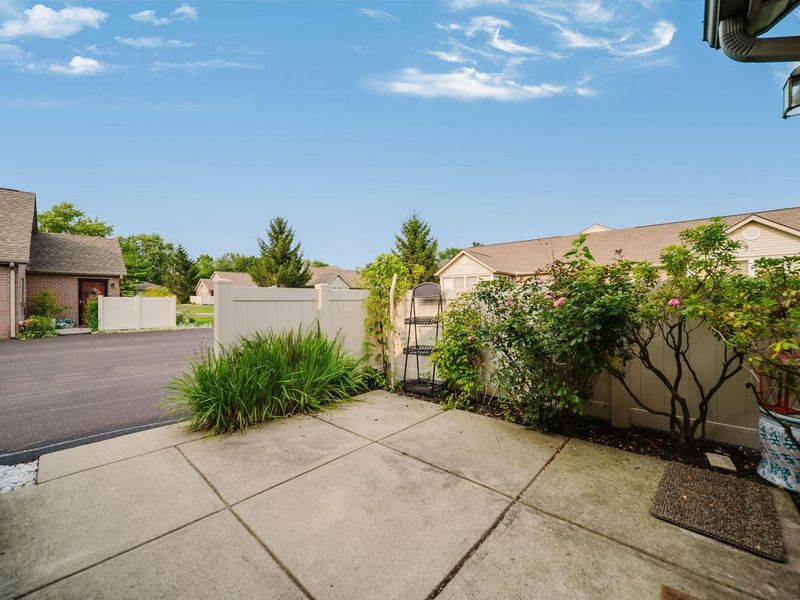 4075 Chennin Drive, Unit 9, Columbus, OH 43230 Photo 3