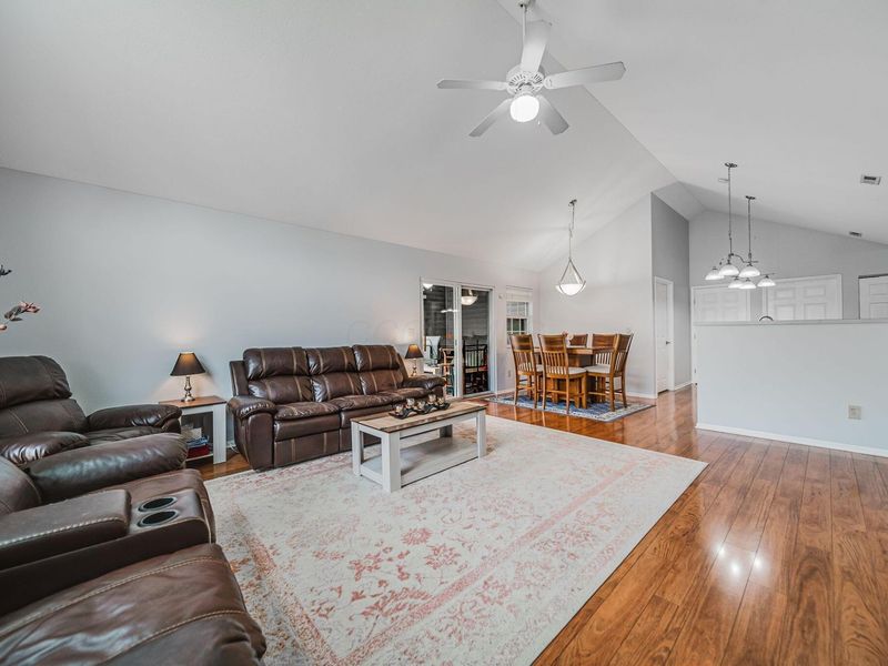 4075 Chennin Drive, Unit 9, Columbus, OH 43230 Photo 5