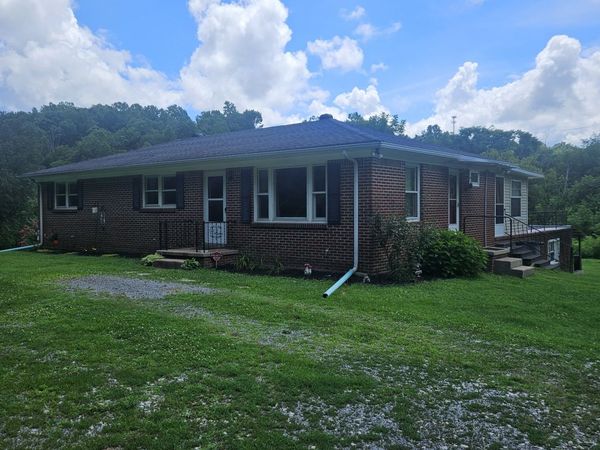 1490 S Long Creek Rd , Lafayette, TN 37083