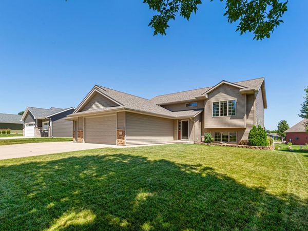 228 Creekside Drive, Eagle Lake, MN 56024