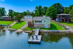 725 Wildwood Road photo 4