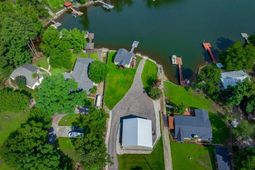 725 Wildwood Road photo 4