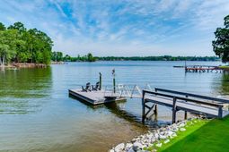 725 Wildwood Road photo 4