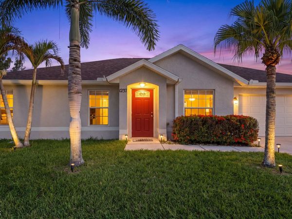1237 SW Granville Avenue, Port St. Lucie, FL 34953
