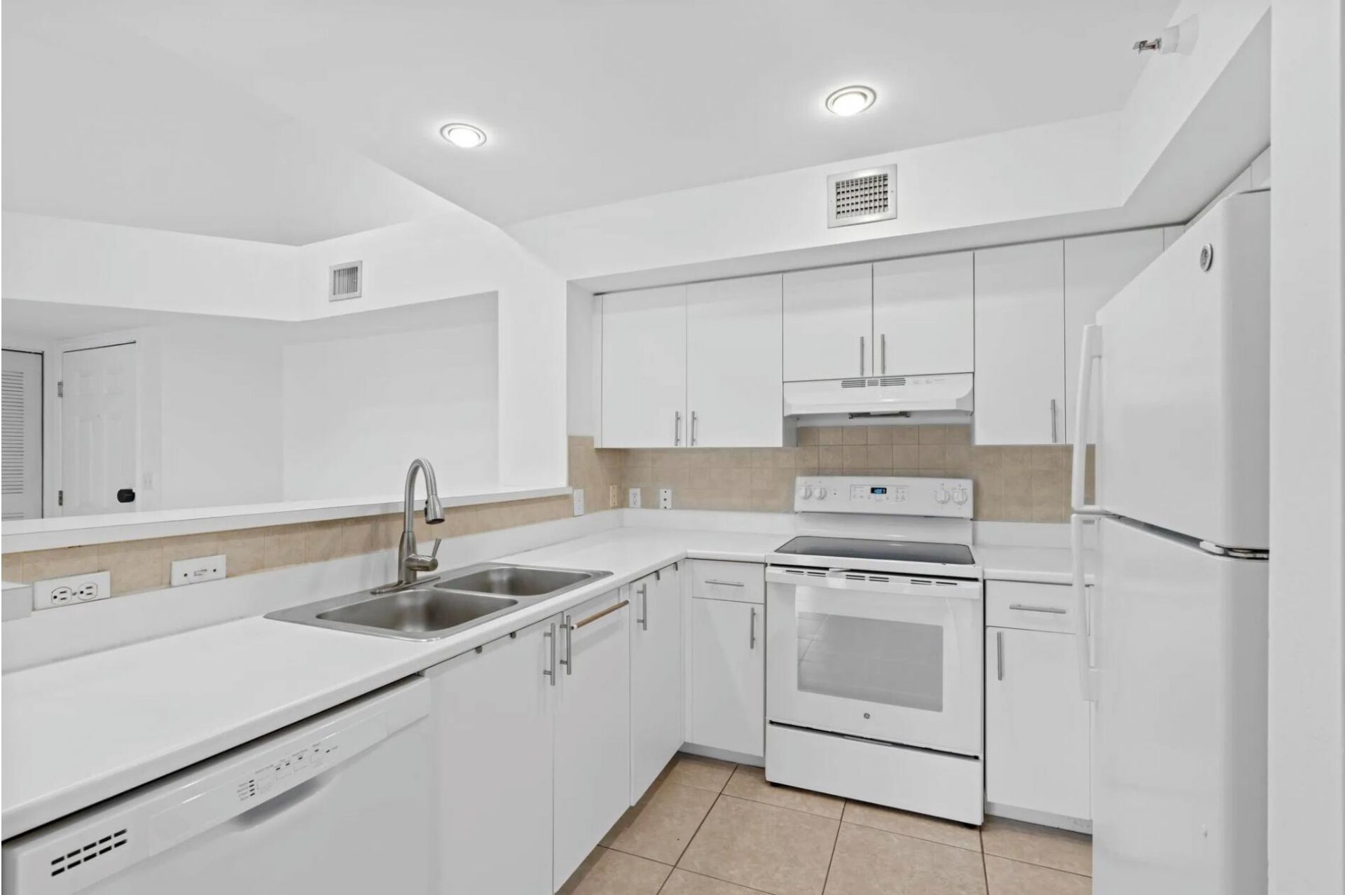 135 Yacht Club Way, Unit 305, Hypoluxo, FL 33462 Photo