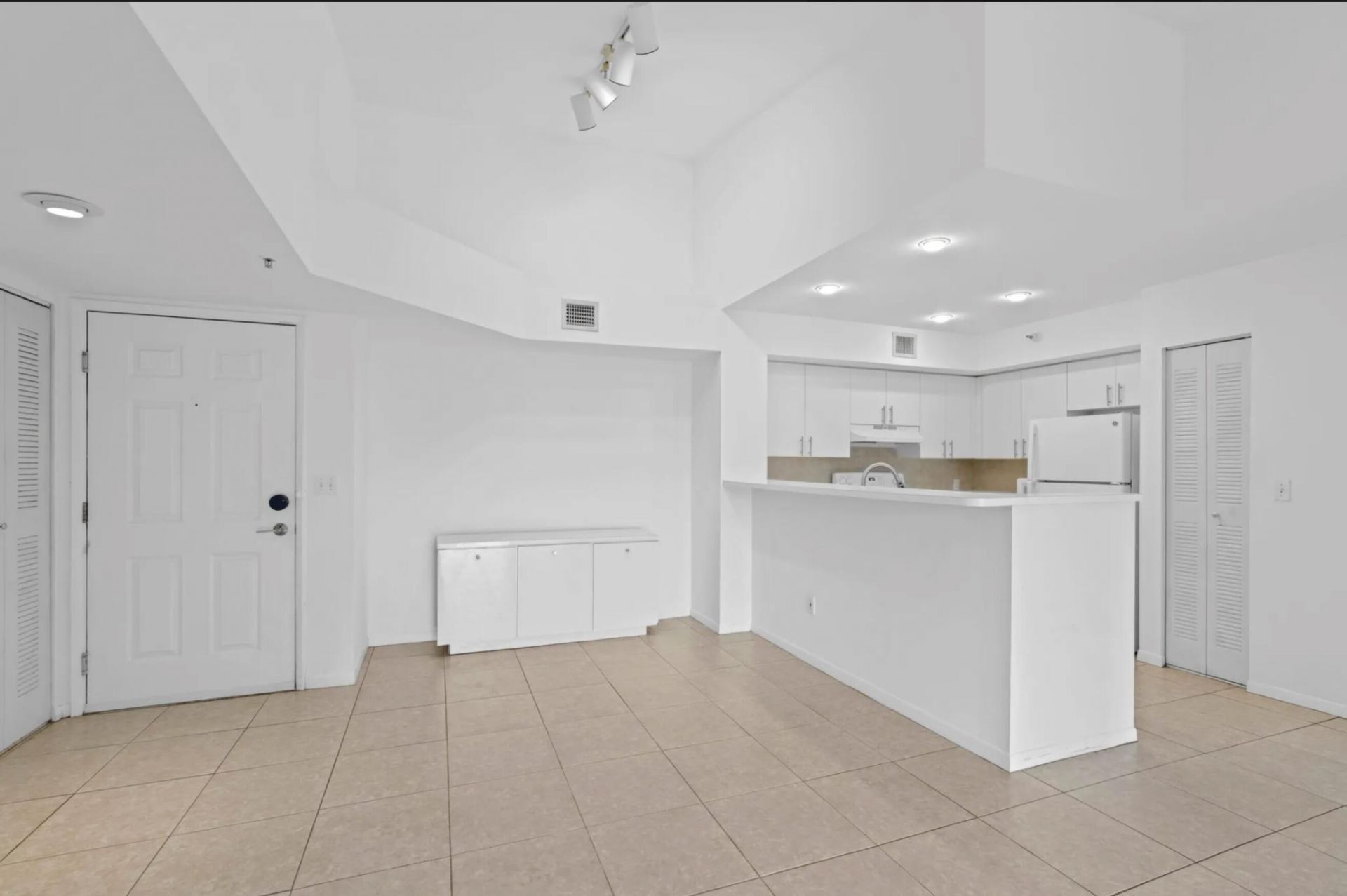 135 Yacht Club Way, Unit 305, Hypoluxo, FL 33462 Photo