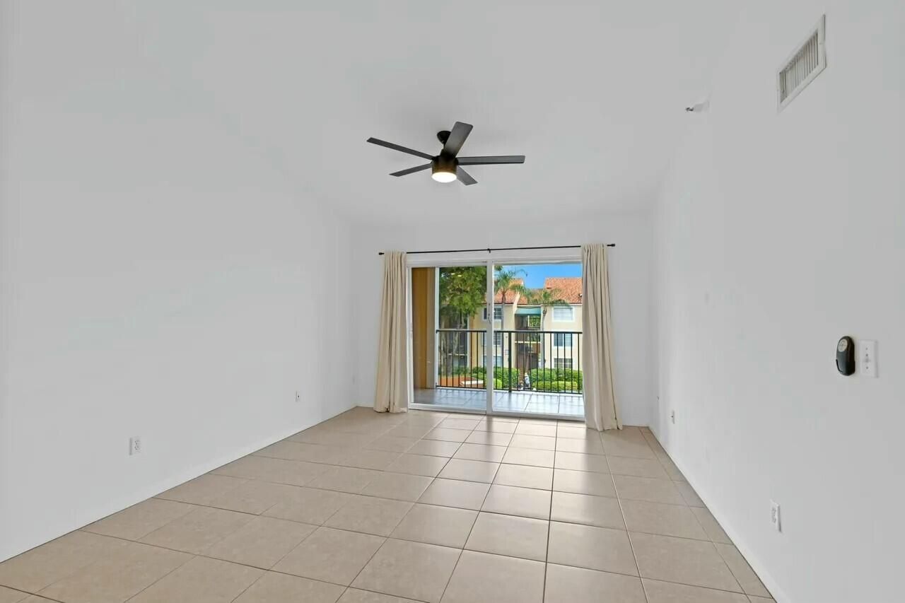 135 Yacht Club Way, Unit 305, Hypoluxo, FL 33462 Photo