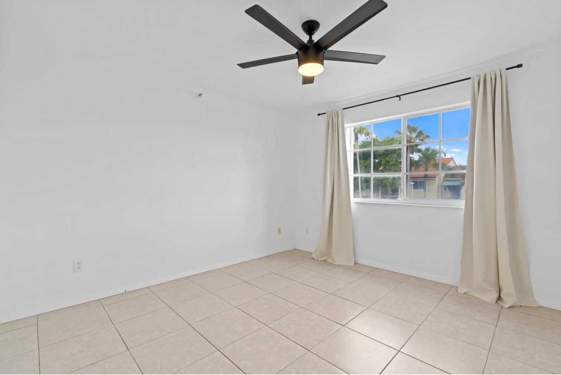 135 Yacht Club Way, Unit 305, Hypoluxo, FL 33462 Photo