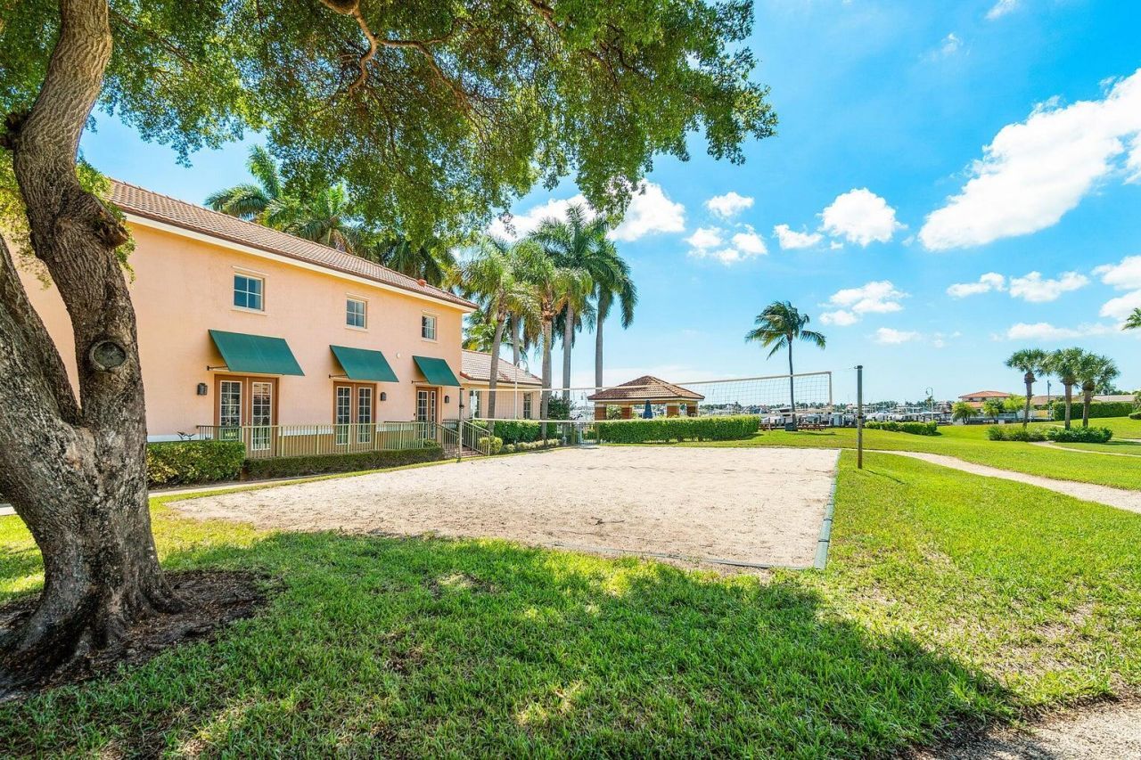 135 Yacht Club Way, Unit 305, Hypoluxo, FL 33462 Photo