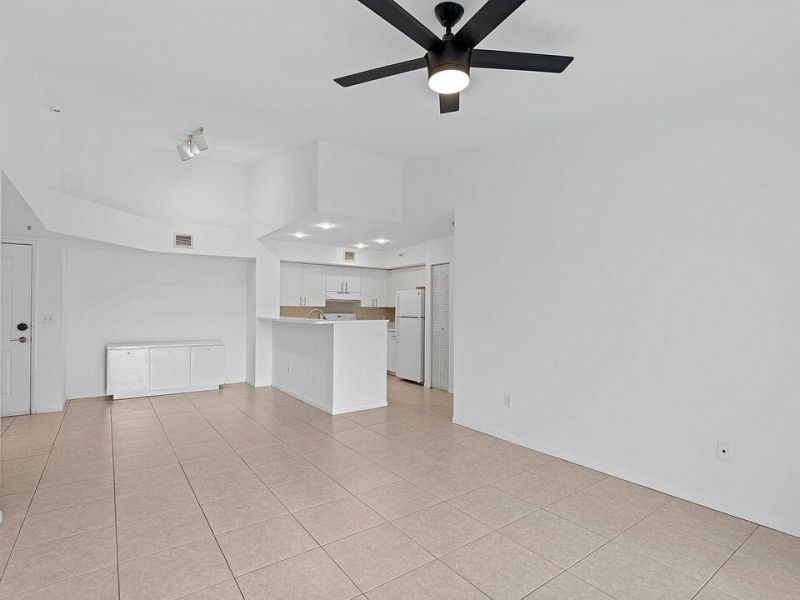 135 Yacht Club Way, Unit 305, Hypoluxo, FL 33462 Photo