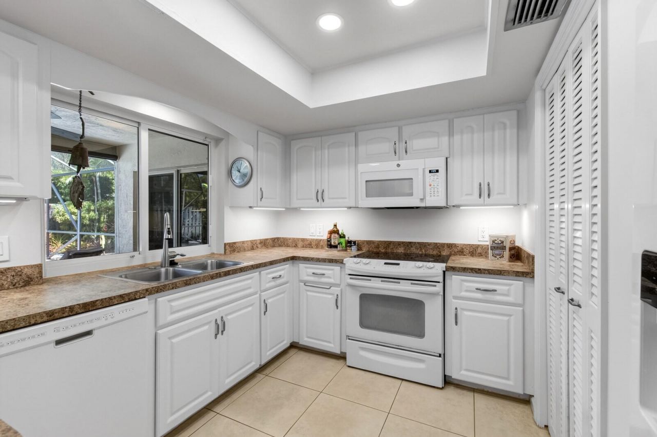 1315 N Lakeside Drive, Lake Worth Beach, FL 33460 Photo