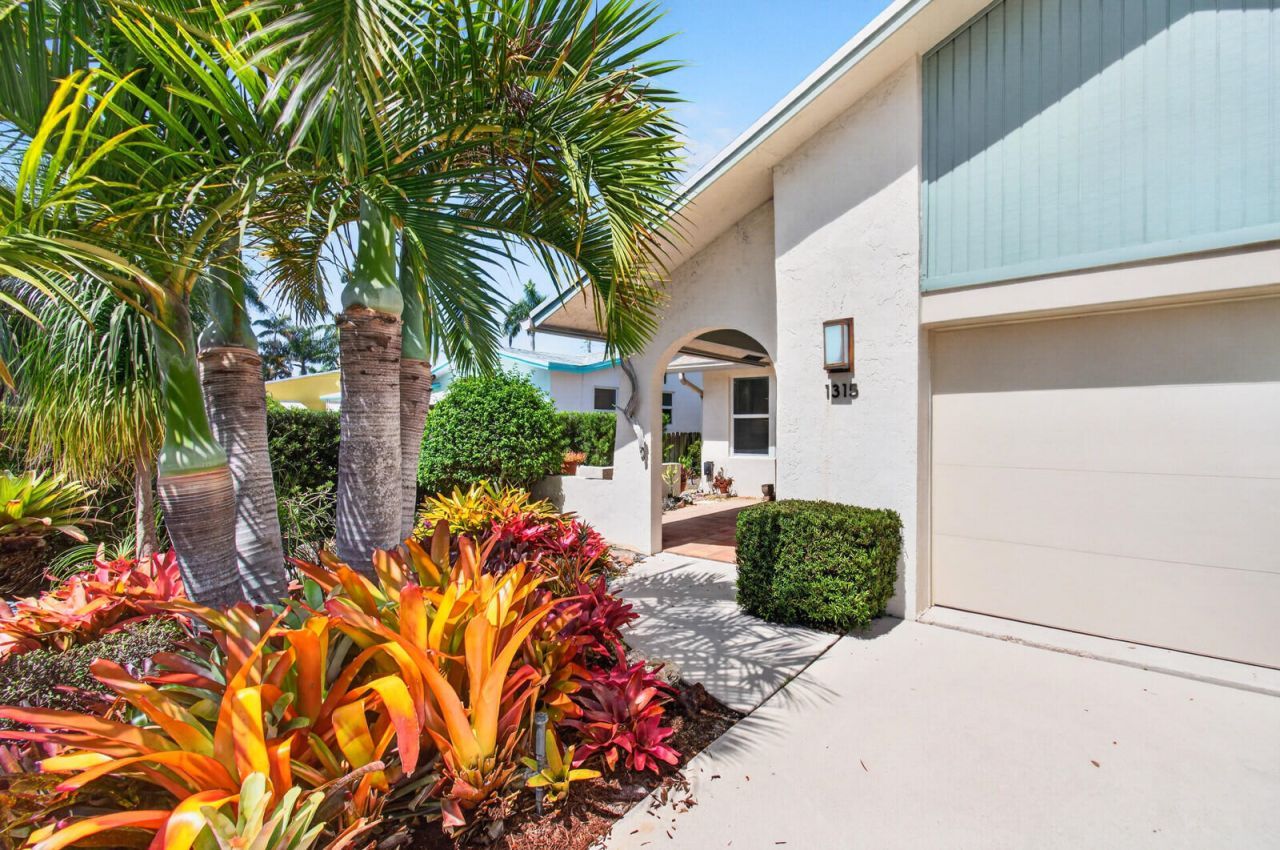 1315 N Lakeside Drive, Lake Worth Beach, FL 33460 Photo