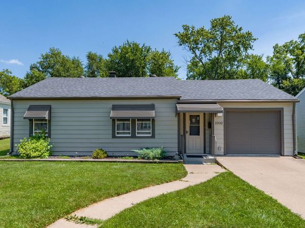 2332 48th Street , Moline, IL 61265