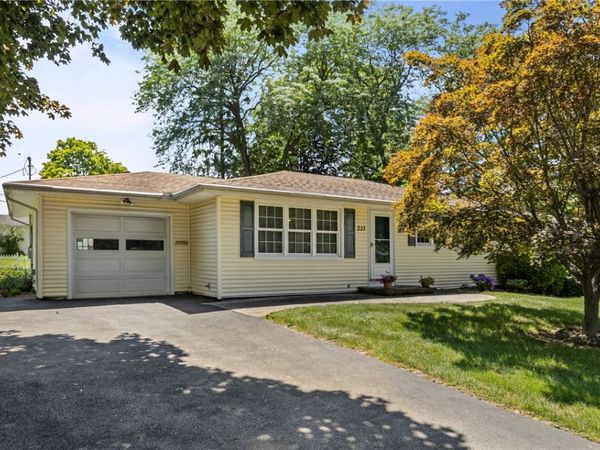221 Meadowbriar Road, Rochester, NY 14616
