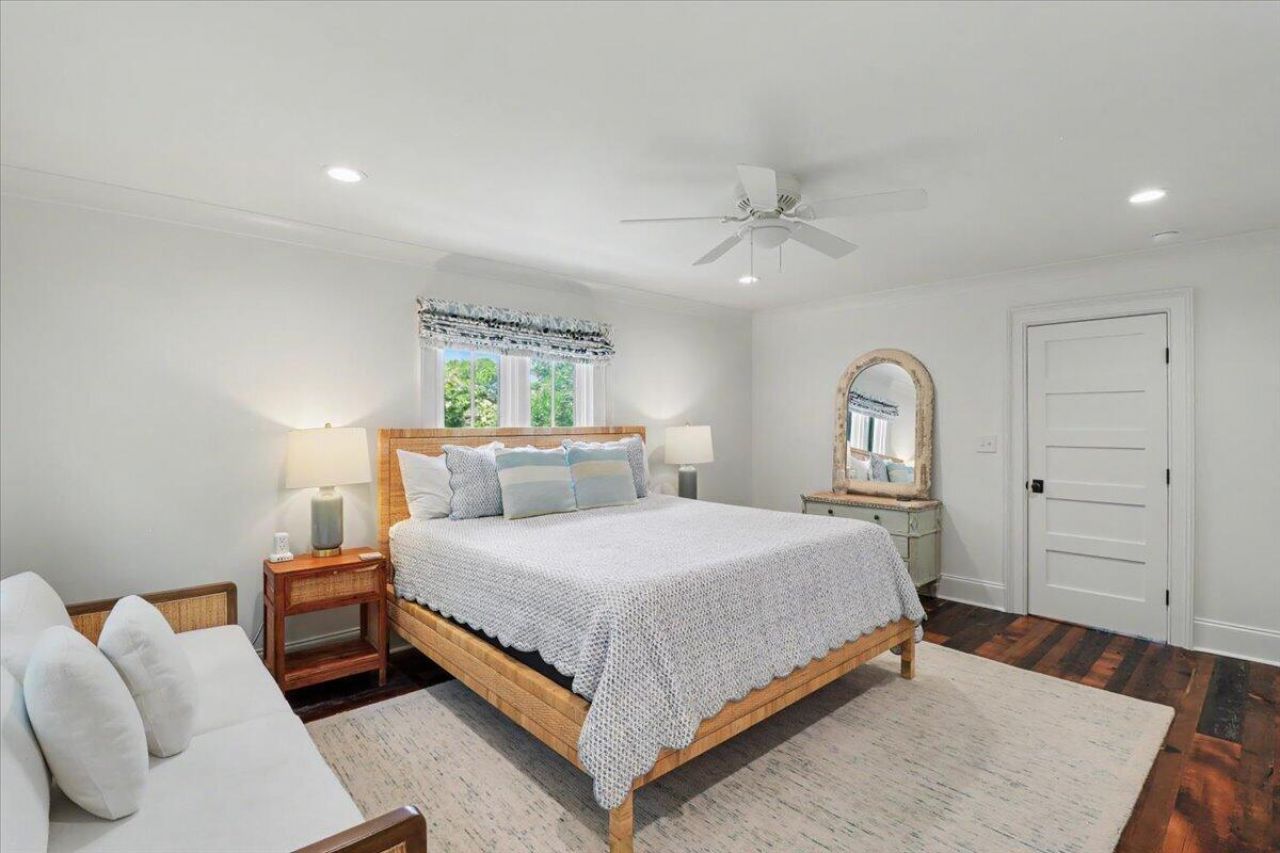 1307 Cove Avenue Photo 22