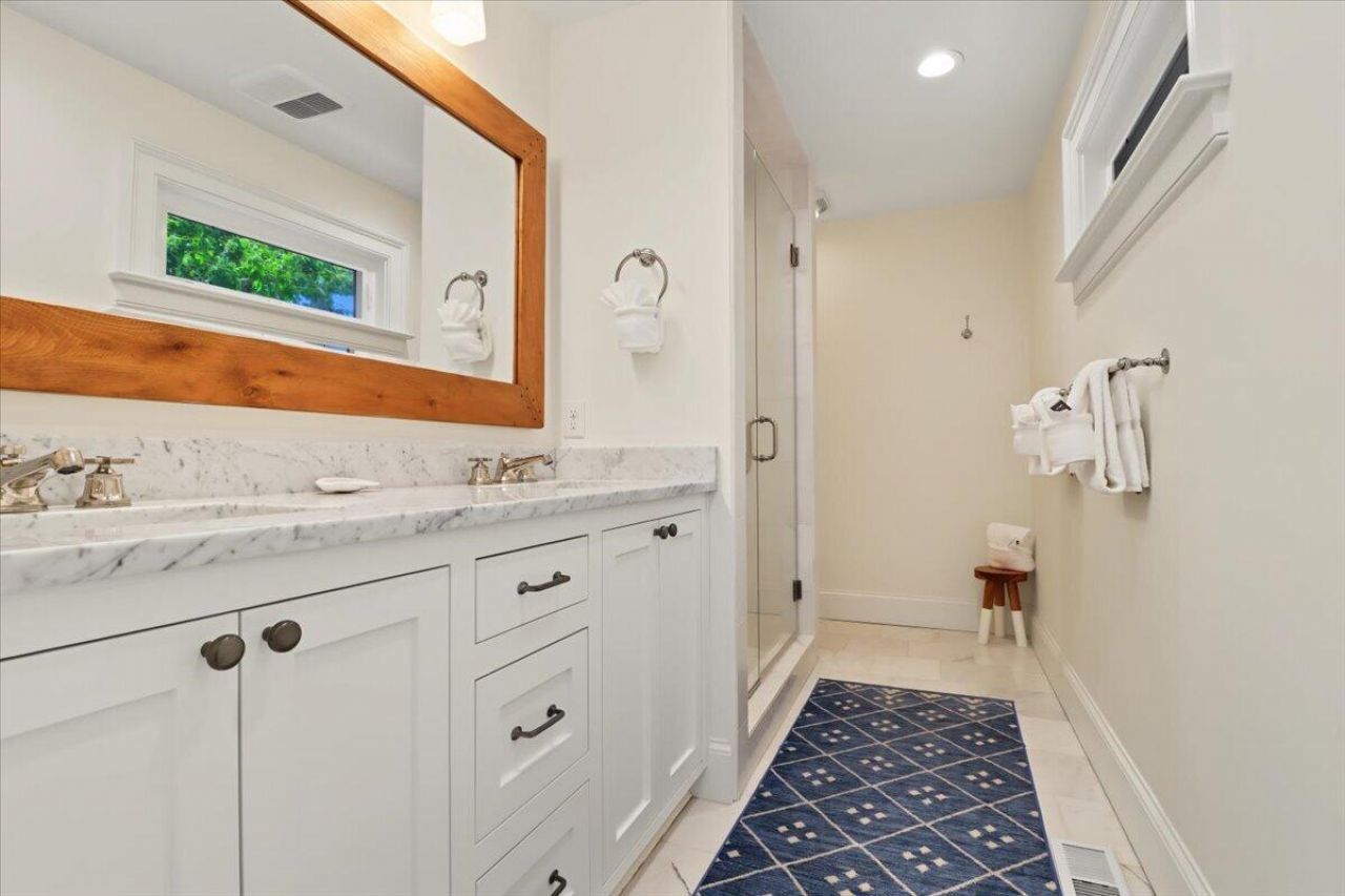1307 Cove Avenue Photo 23