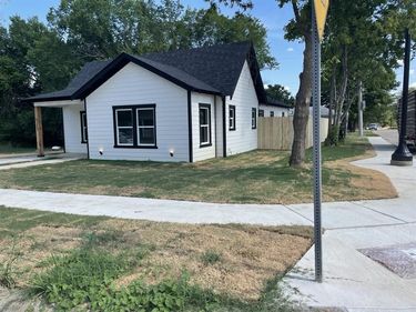 1302 E Humbolt Street, Fort Worth, TX 76104