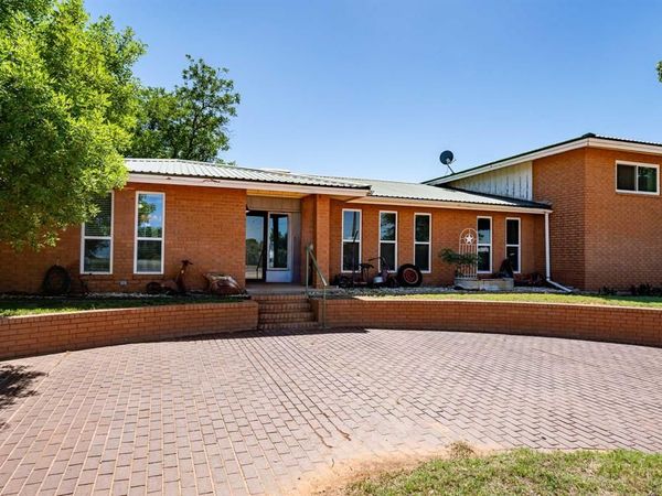 510 N Elizabeth Avenue , Rotan, TX 79546