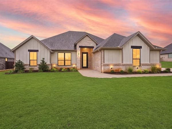 2714 Village Road , Granbury, TX 76049