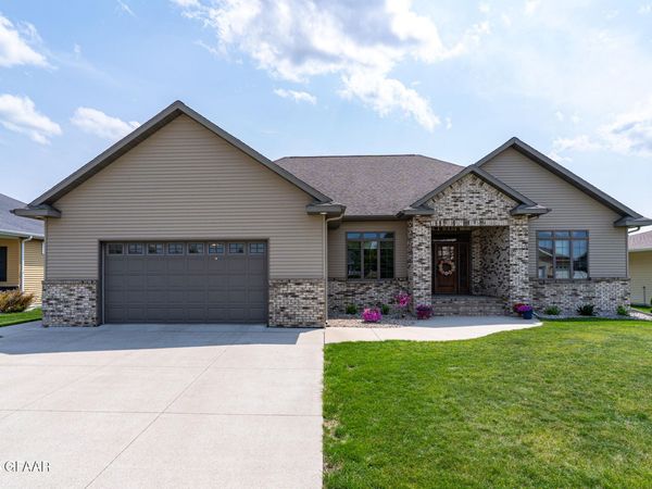 2331 43RD Avenue S, Grand Forks, ND 58201