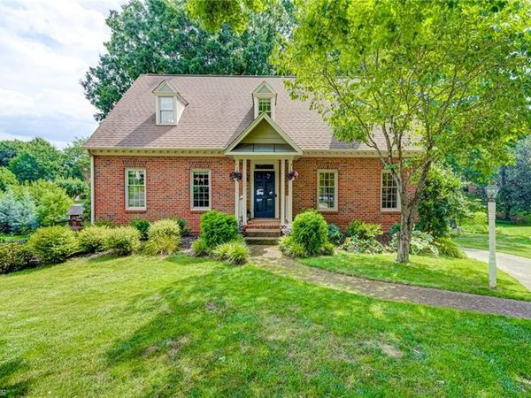 925 Ashley Glen Drive , Winston-Salem, NC 27106