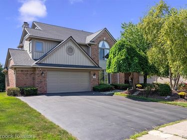5101 Village Commons Drive, West Bloomfield Twp, MI 48322